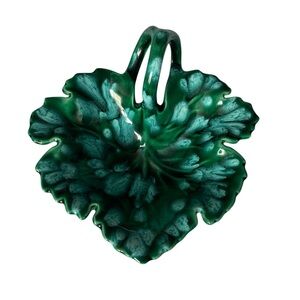 Vintage green cabbage leaf handled bowl/trinket dish